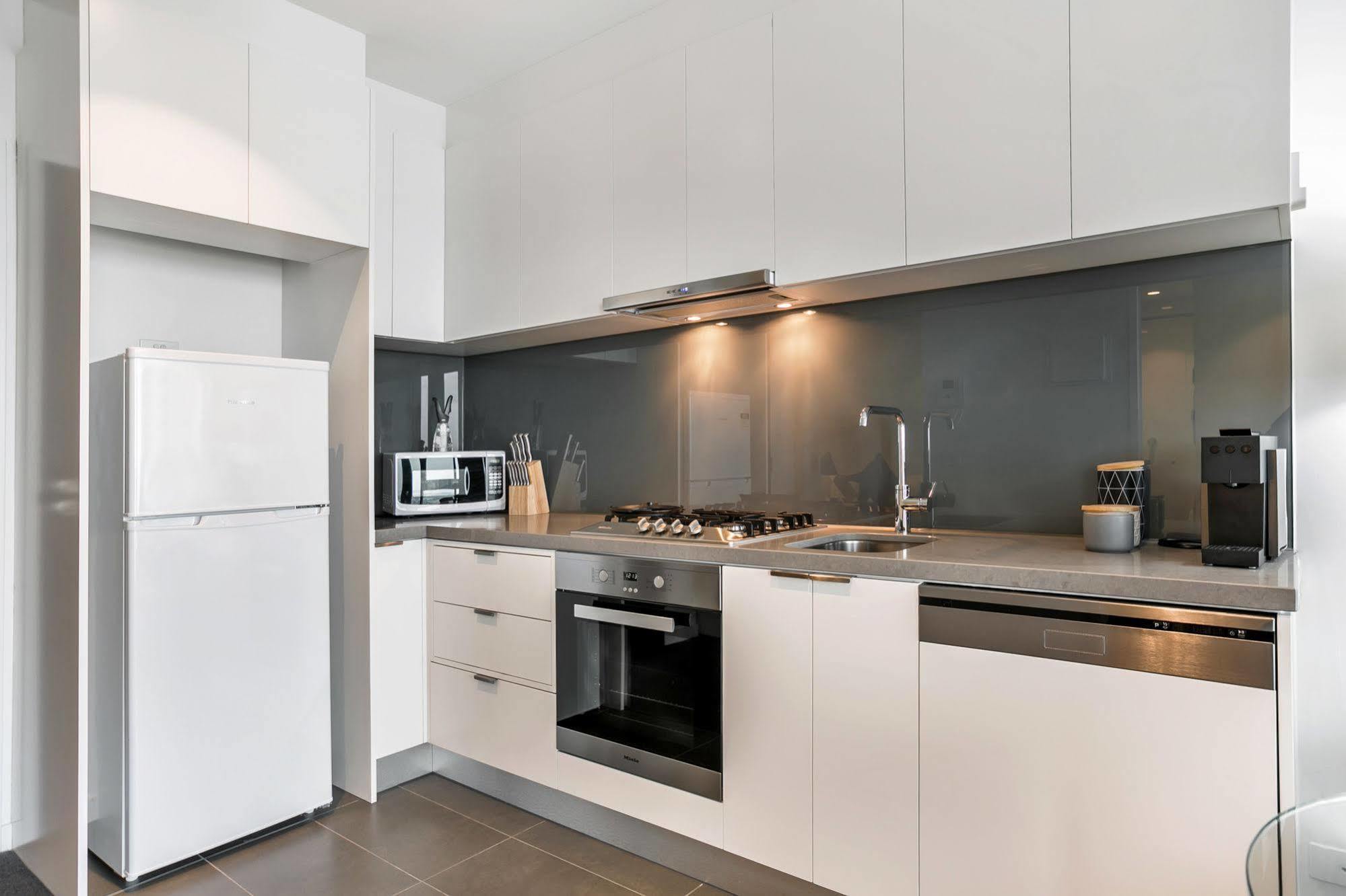 Serviced Apartments Melbourne - Platinum Exterior photo